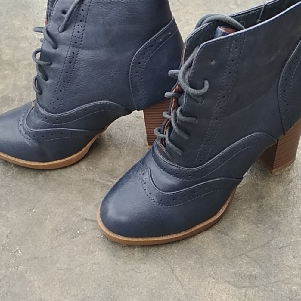 High heel boots
